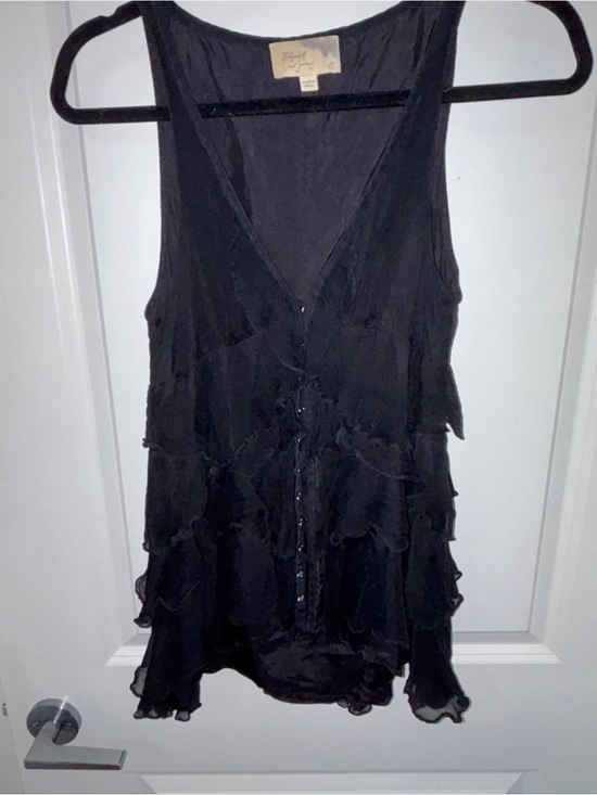 Elizabeth and James Tops - Elizabeth and James Sleeveless Top
Size S